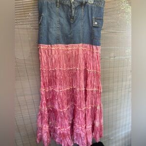 Maxi pink full skirt.